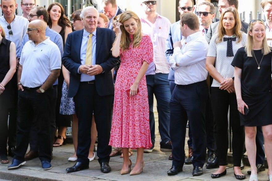 Διαδηλωτές μπλόκαραν τον δρόμο στον Μπόρις Τζόνσον για τα Ανάκτορα του Μπάκιγχαμ 