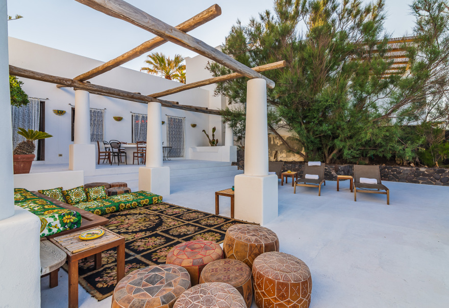 Dolce & Gabbana: Οι σχεδιαστές πωλούν τη βίλα τους στη Σικελία