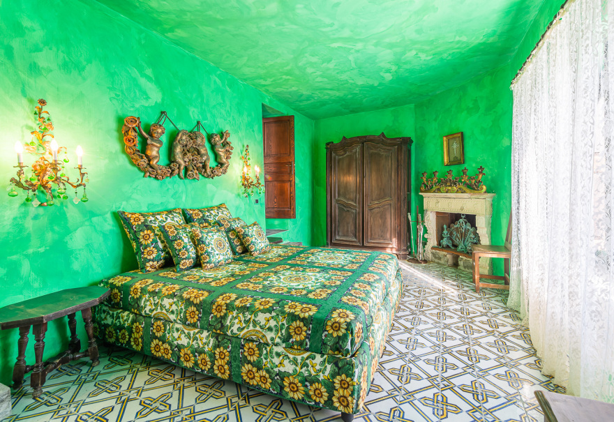 Dolce & Gabbana: Οι σχεδιαστές πωλούν τη βίλα τους στη Σικελία