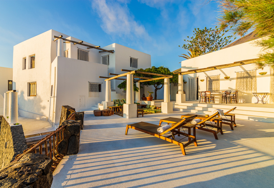 Dolce & Gabbana: Οι σχεδιαστές πωλούν τη βίλα τους στη Σικελία