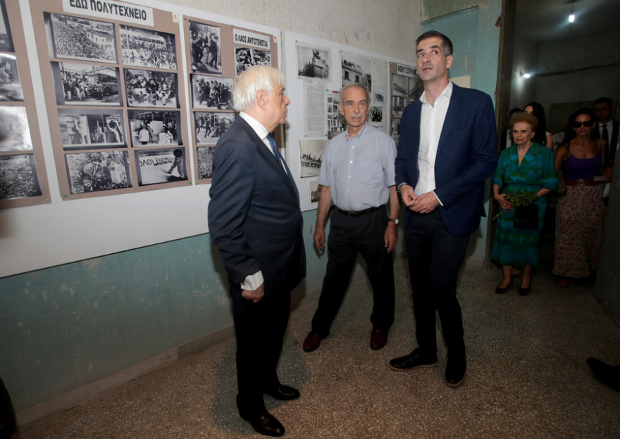 O Παυλόπουλος κατέθεσε στεφάνι στην προτομή του Σπύρου Μουστακλή