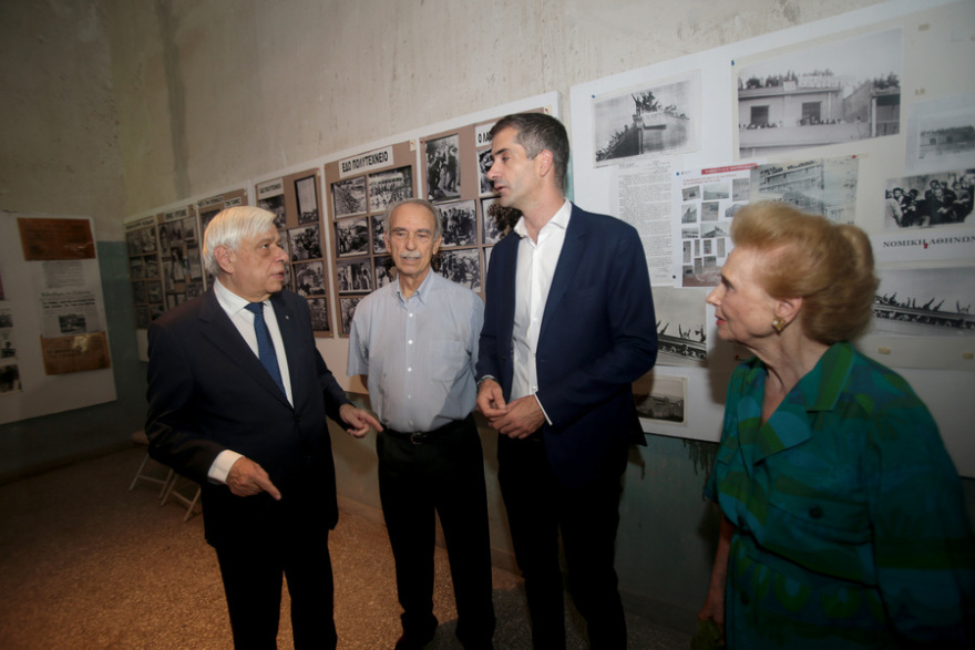 O Παυλόπουλος κατέθεσε στεφάνι στην προτομή του Σπύρου Μουστακλή