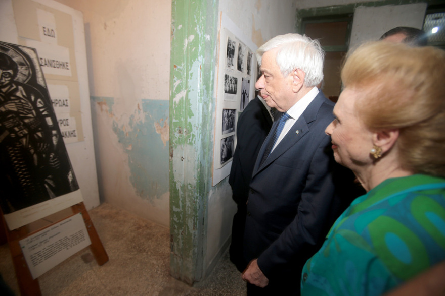 O Παυλόπουλος κατέθεσε στεφάνι στην προτομή του Σπύρου Μουστακλή