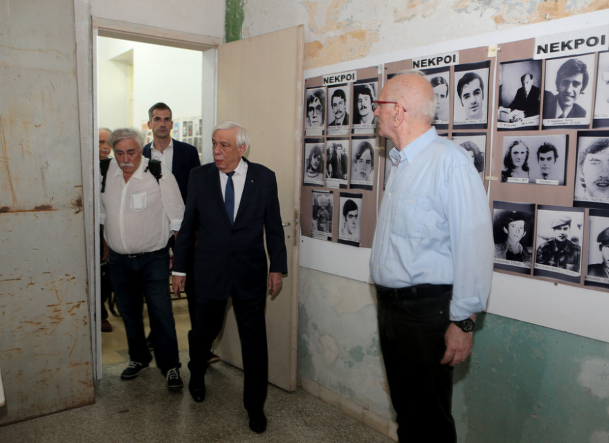 O Παυλόπουλος κατέθεσε στεφάνι στην προτομή του Σπύρου Μουστακλή