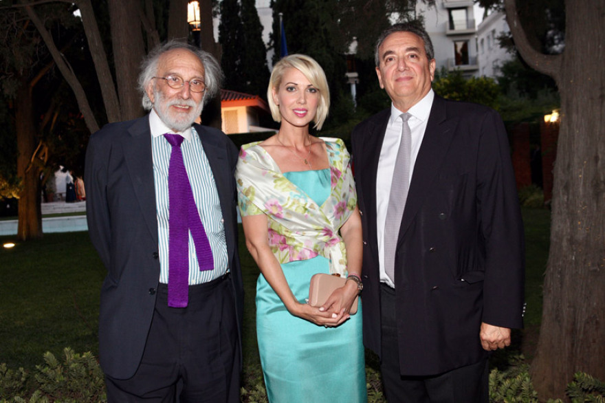 Παρασκήνιο και φωτογραφίες από τη γιορτή για την αποκατάσταση της Δημοκρατίας στο προεδρικό μέγαρο