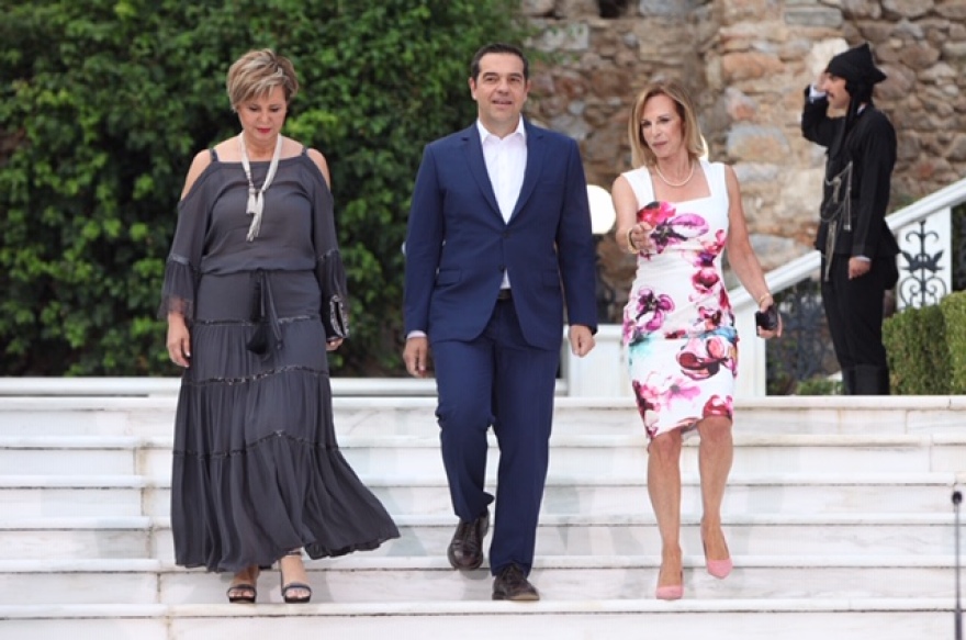 Παρασκήνιο και φωτογραφίες από τη γιορτή για την αποκατάσταση της Δημοκρατίας στο προεδρικό μέγαρο