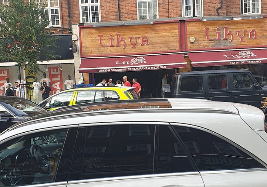 Βίντεο: Επίθεση με μαχαίρι δέχθηκε ο άσος της Άρσεναλ Μεσούτ Οζίλ