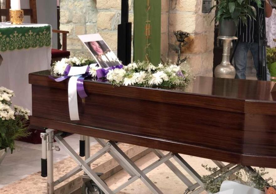 Serial killer στην Κύπρο: Συγκίνηση στην κηδεία δύο θυμάτων