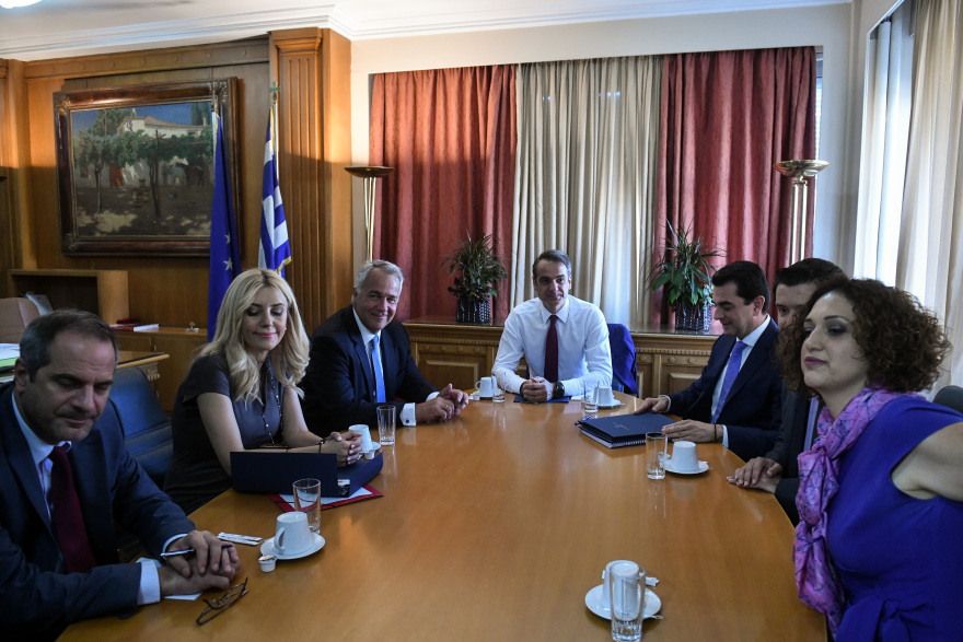 Μητσοτάκης στο υπ. Αγροτικής Ανάπτυξης: Κεντρική προτεραιότητα η αναβάθμιση του πρωτογενούς τομέα