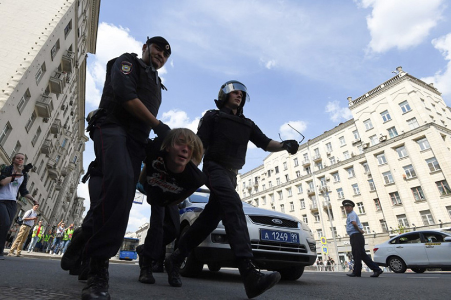 Ρωσία: Εκατοντάδες συλλήψεις σε διαδήλωση της αντιπολίτευσης