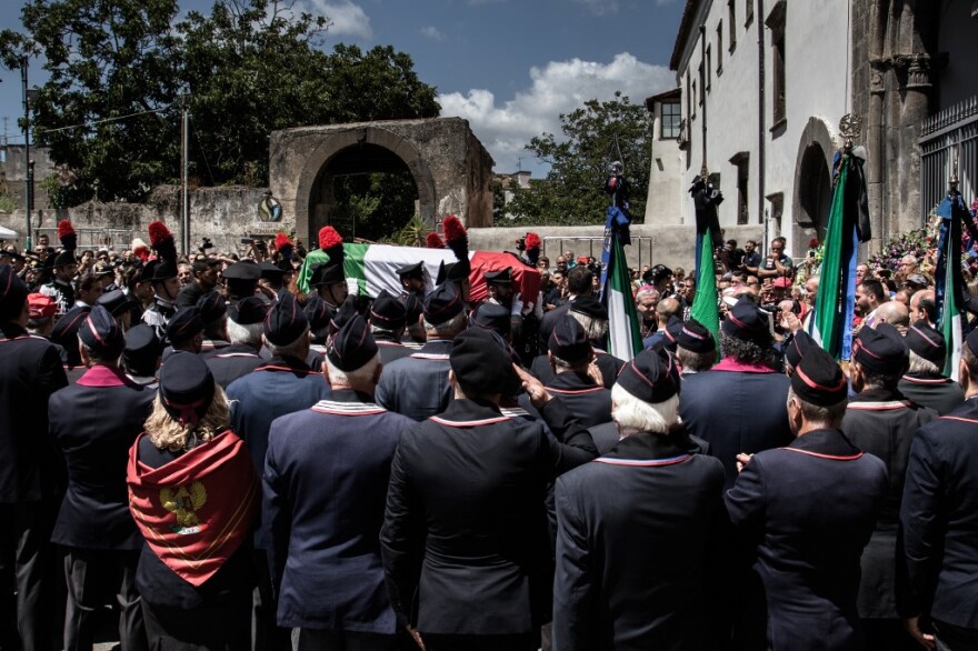 Ιταλία: Σε κλίμα βαθιάς οδύνης η κηδεία του αστυνομικού που δολοφονήθηκε από Αμερικανό τουρίστα 