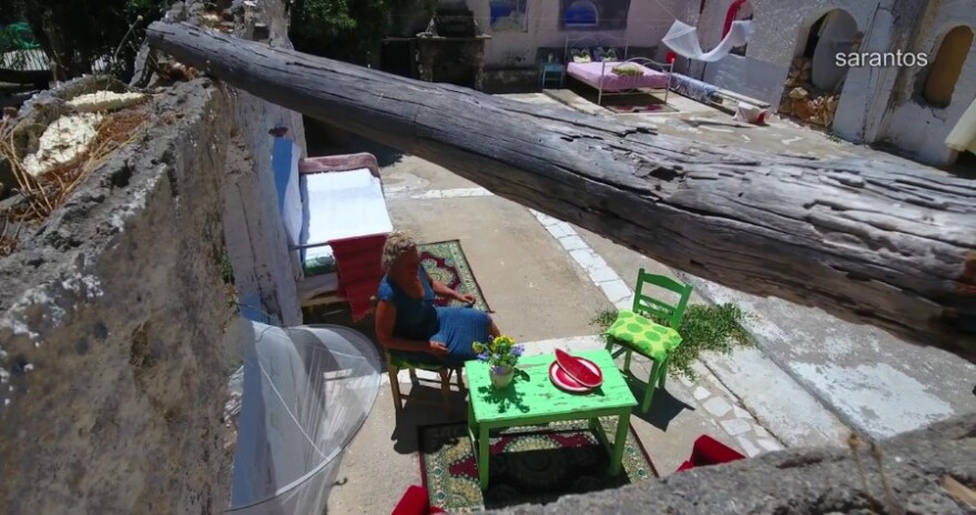 Κρήτη: Νοίκιασε στο Airbnb δωμάτιο… χωρίς ταβάνι 