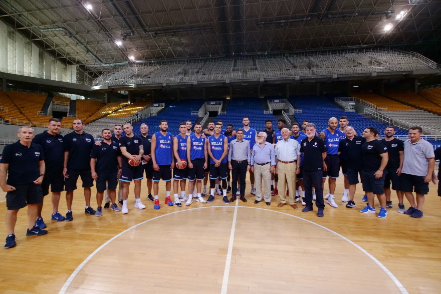 Ο Λευτέρης Αυγενάκης στην προπόνηση της Εθνικής μπάσκετ