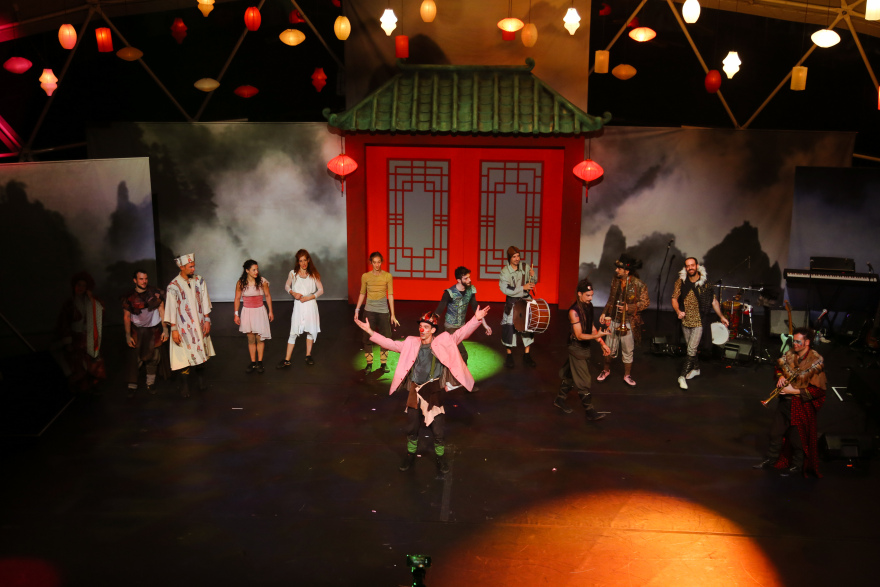 «Βαδίζοντας στην Ουρά του Τίγρη» από το Cirko Cachivache