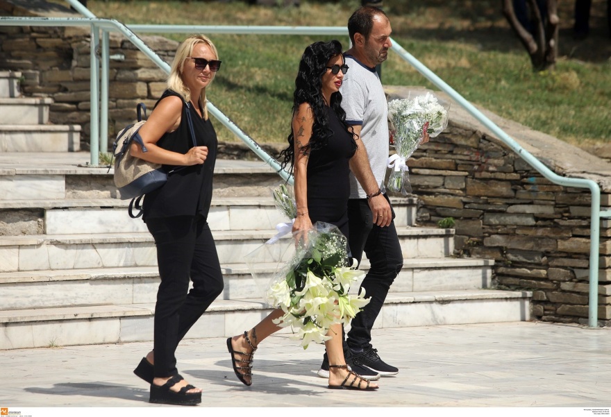 Πλήθος κόσμου για το τελευταίο «αντίο» στον Γιώργο Ποζίδη