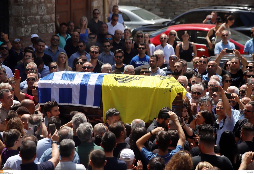 Πλήθος κόσμου για το τελευταίο «αντίο» στον Γιώργο Ποζίδη