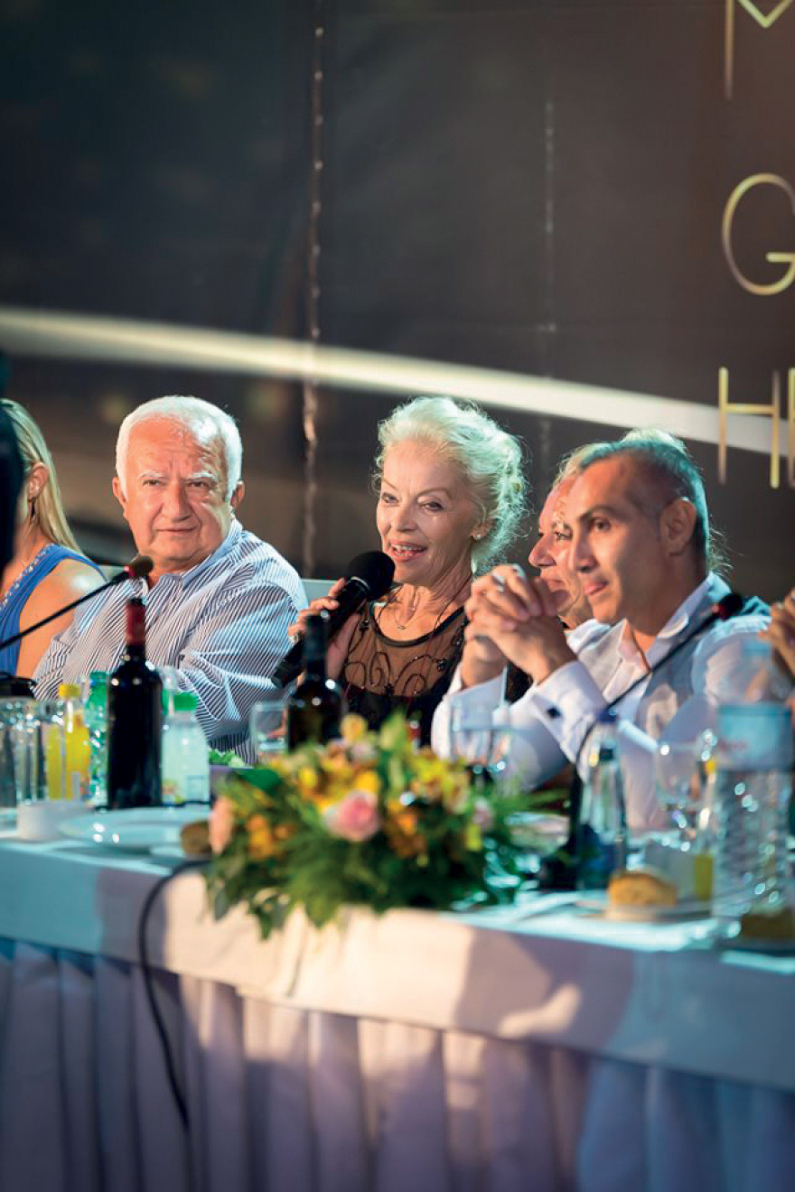 Διαγωνισμός... συμφοράς: Καλλιστεία Β (γίνονται ακόμη και το μάθαμε λόγω φοροδιαφυγής)