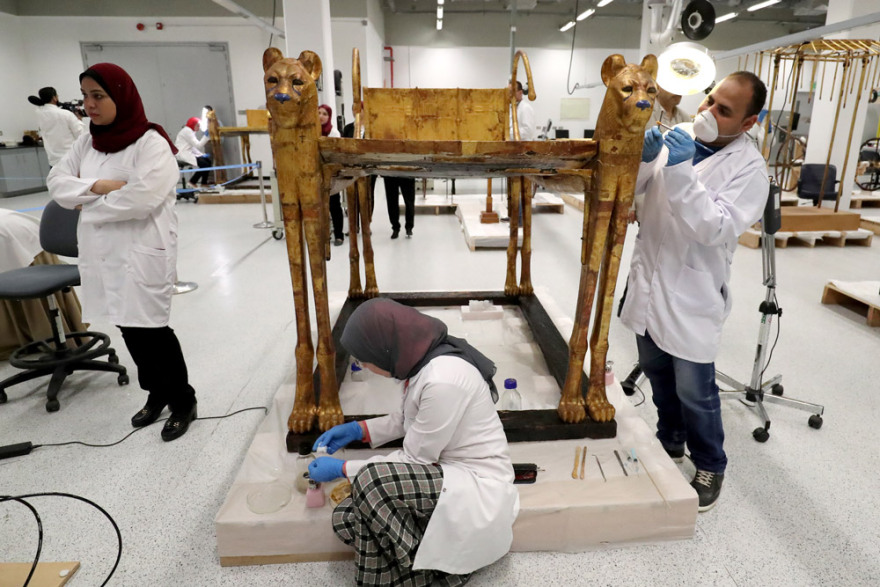 Αίγυπτος: Παρουσιάστηκε η σαρκοφάγος του Τουταγχαμών