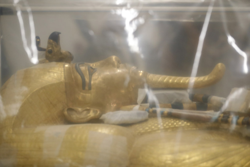 Αίγυπτος: Παρουσιάστηκε η σαρκοφάγος του Τουταγχαμών