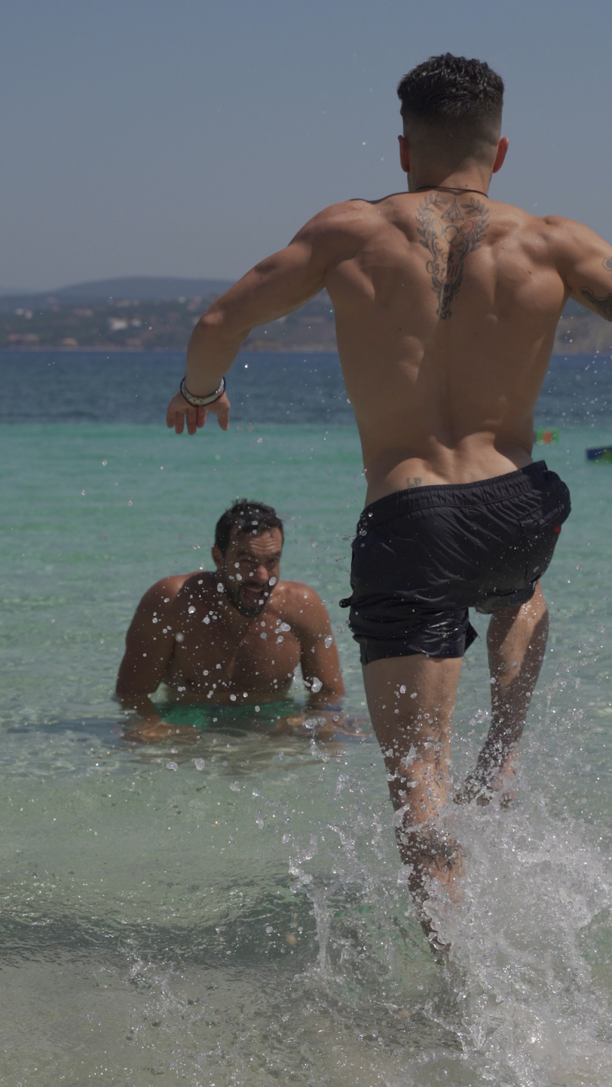 Τι σκαρώνουν ο Σάκης Τανιμανίδης και ο Λευτέρης Πετρούνιας;