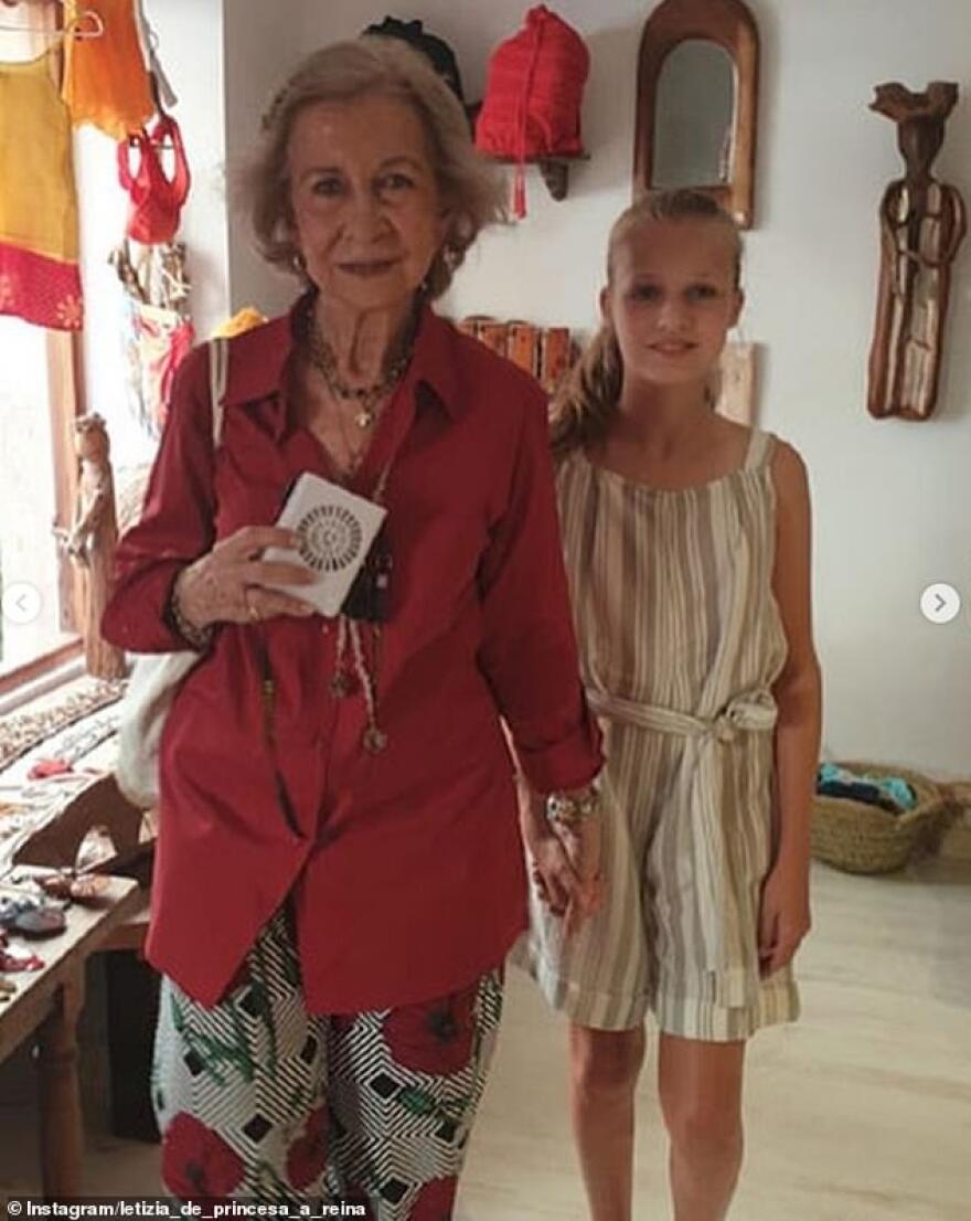 Βασίλισσα Λετίθια: Καλοκαιρινές διακοπές με την Ελληνίδα πεθερά της στη Μαγιόρκα