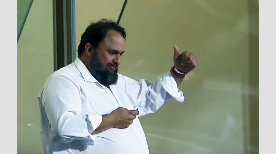 Ο Βαγγέλης Μαρινάκης πανηγύρισε έξαλλα το γκολ του Μασούρα και μοίρασε συγχαρητήρια