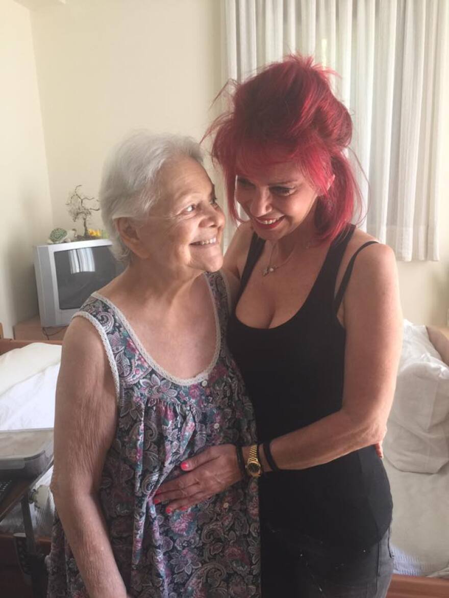 Η απρόσμενη επίσκεψη που δέχτηκε η Μαίρη Λίντα στο Γηροκομείο Αθηνών 