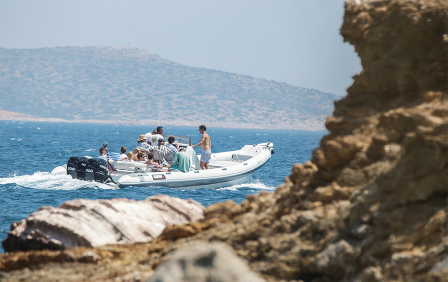 Παύλος και Μαρί-Σαντάλ: Στην Αντίπαρο για βουτιές