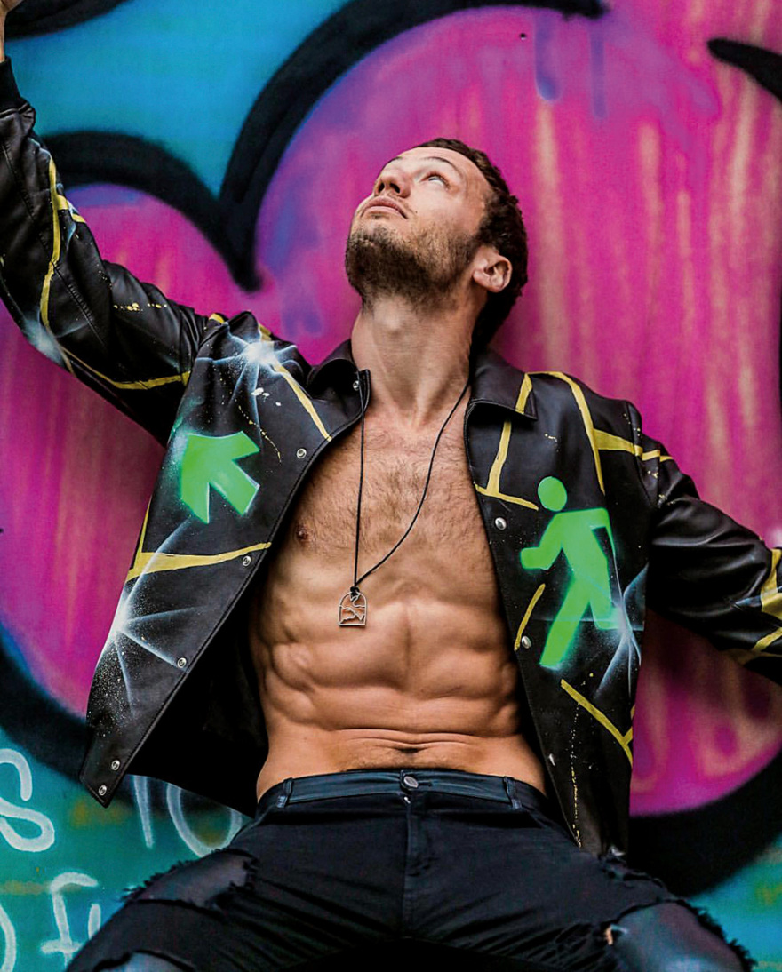  Thomas Iser: «Οι ιδέες μου είναι πιο ενδιαφέρουσες από τους κοιλιακούς μου» 