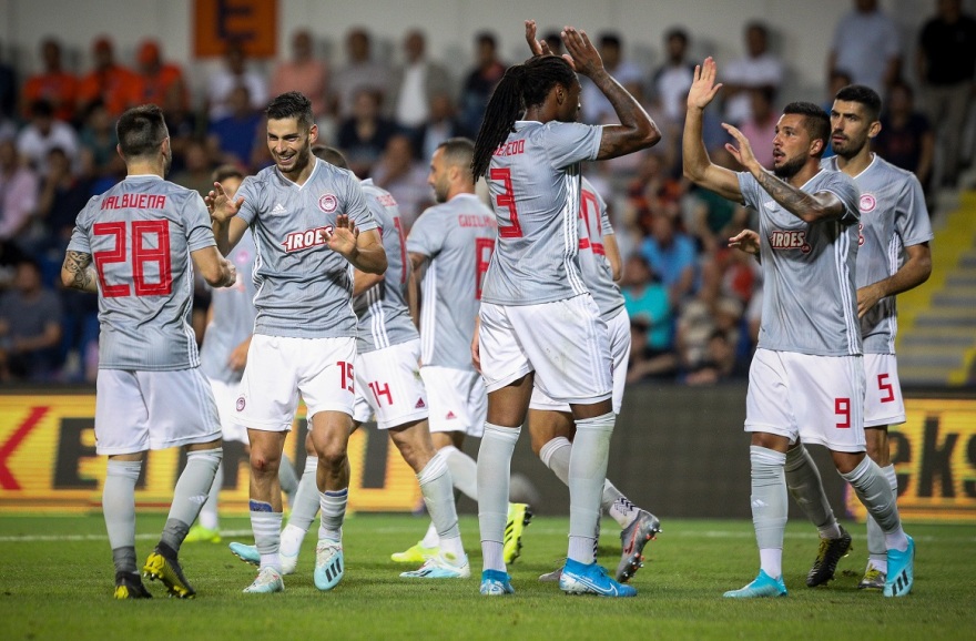 Ολυμπιακός: Νίκη 0-1 στην Πόλη και... «αγκαλιά» με την πρόκριση