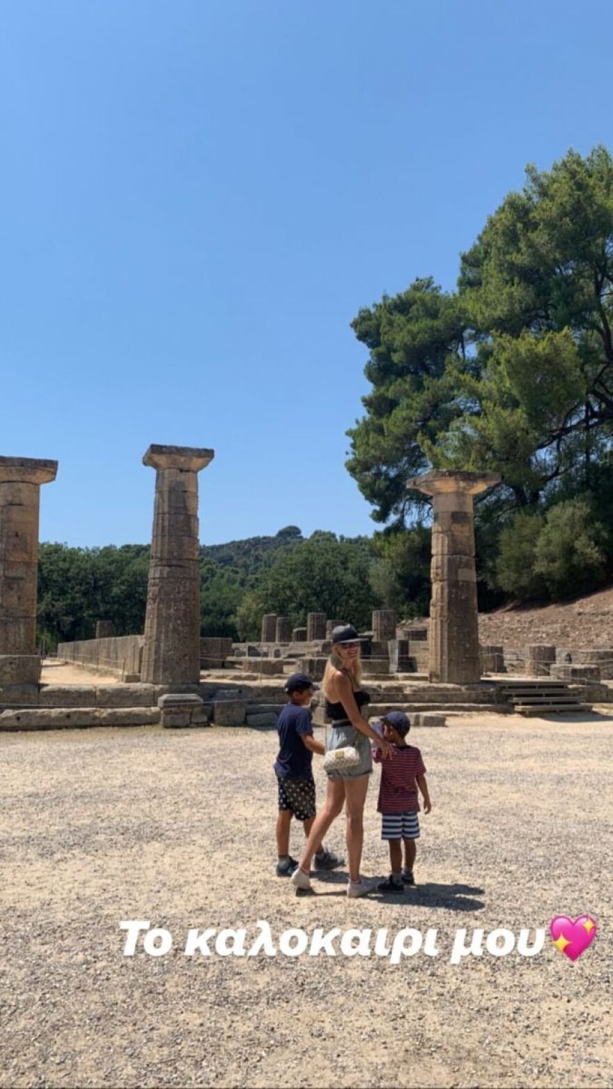 Φαίη Σκορδά: Εκδρομή στην Αρχαία Ολυμπία με τους γιους της
