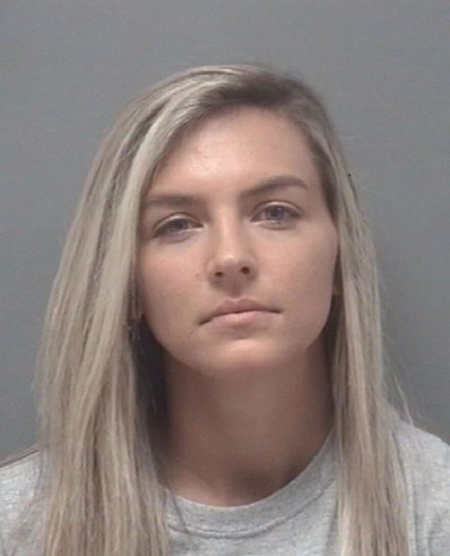 Σικάγο: 23χρονη προπονήτρια σε σχολείο έκανε σεξ με μαθητή της