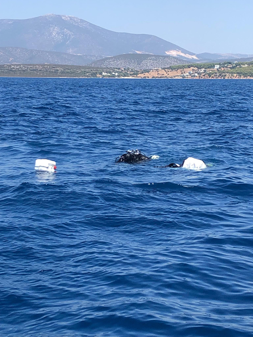 Πόρτο Χέλι: Eπιχείρηση ανέλκυσης του μικρού αλιευτικού που σκοτώθηκαν τα τρία αδέρφια