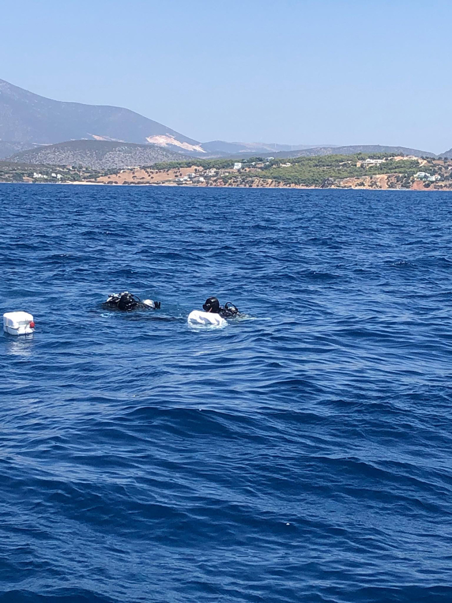 Πόρτο Χέλι: Eπιχείρηση ανέλκυσης του μικρού αλιευτικού που σκοτώθηκαν τα τρία αδέρφια