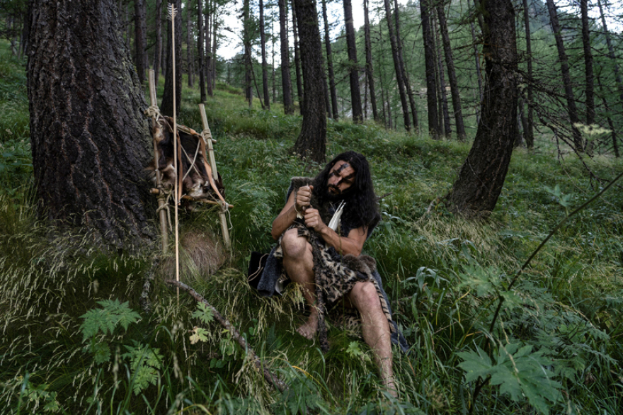 Ιταλός πρώην ζαχαροπλάστης προσφέρει μαθήματα επιβίωσης τύπου... «Νεάντερταλ» στις Άλπεις