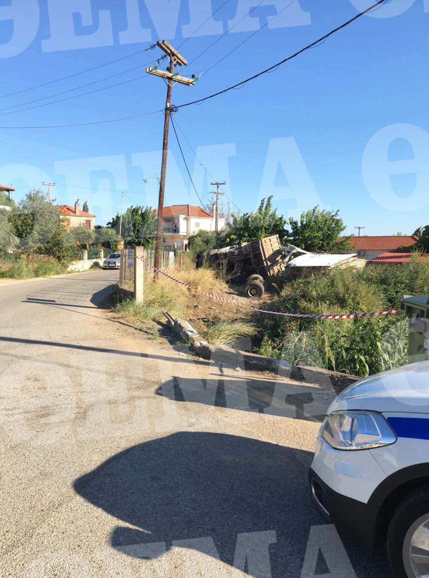 Μεσολόγγι: Φορτηγό αναποδογύρισε και γκρέμισε ολόκληρο σπίτι!