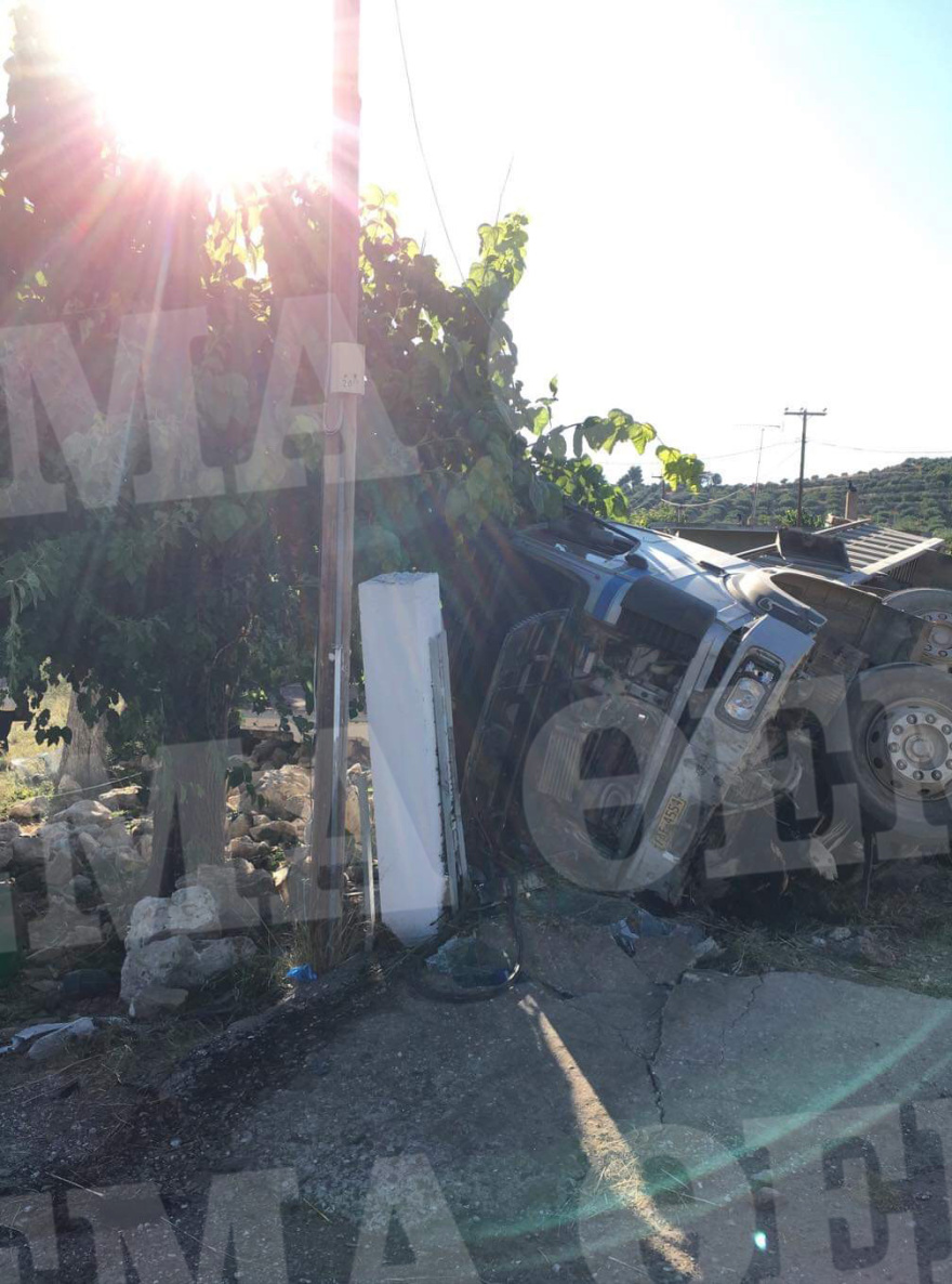 Μεσολόγγι: Φορτηγό αναποδογύρισε και γκρέμισε ολόκληρο σπίτι!