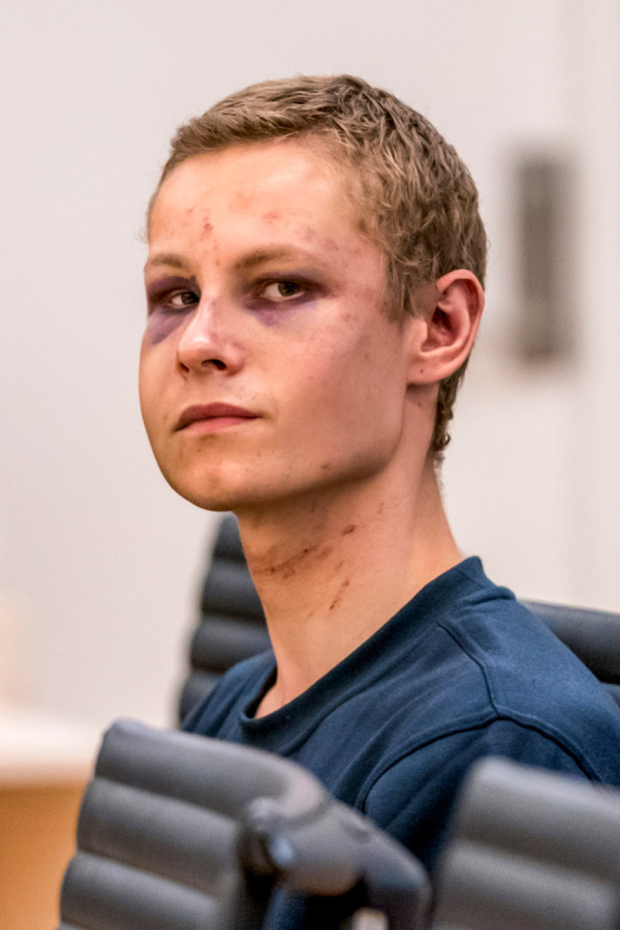 Νορβηγία: Χαμογελούσε ο 21χρονος που άνοιξε πυρ σε τζαμί στο Όσλο - Εμφανίστηκε στο δικαστήριο με τραύματα στο πρόσωπο