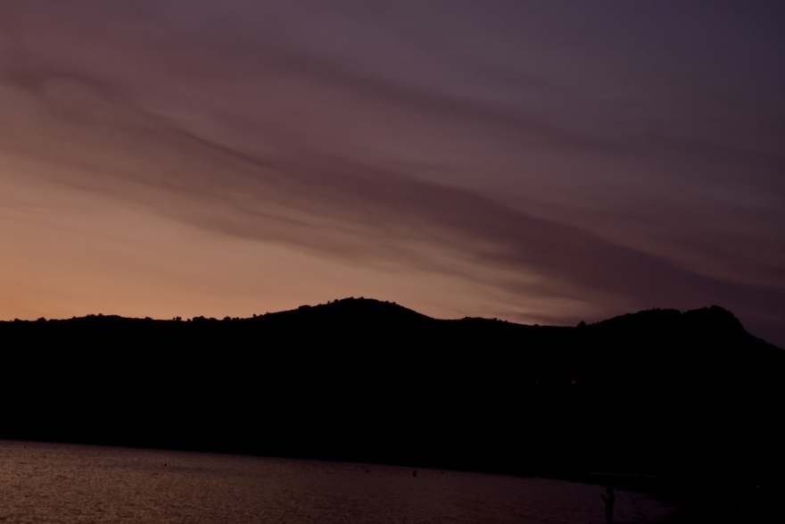 Άγρια νύχτα στην Εύβοια - Περιμένουν το πρώτο φως για να πετάξουν τα καναντέρ