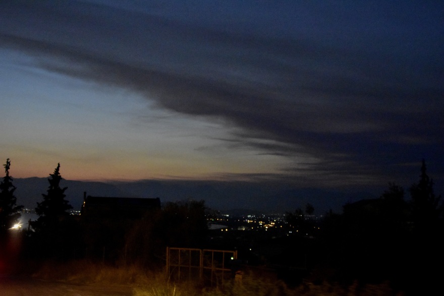 Άγρια νύχτα στην Εύβοια - Περιμένουν το πρώτο φως για να πετάξουν τα καναντέρ