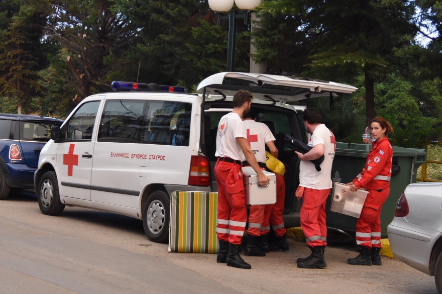 Φωτιά στην Εύβοια: Εκκένωσαν σπίτια έξω από τα Ψαχνά