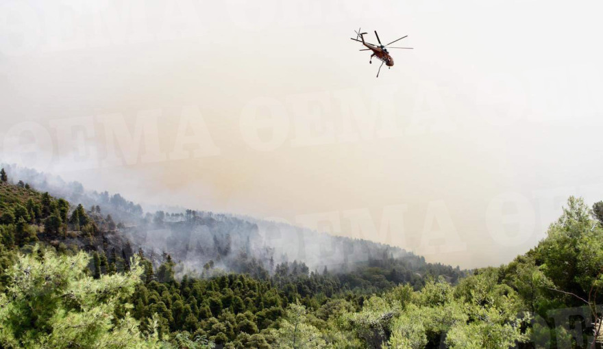 Φωτιά στην Εύβοια: Μέσα στο χωριό Μακρυμάλλη οι φλόγες - Εκκενώθηκαν τέσσερα χωριά 