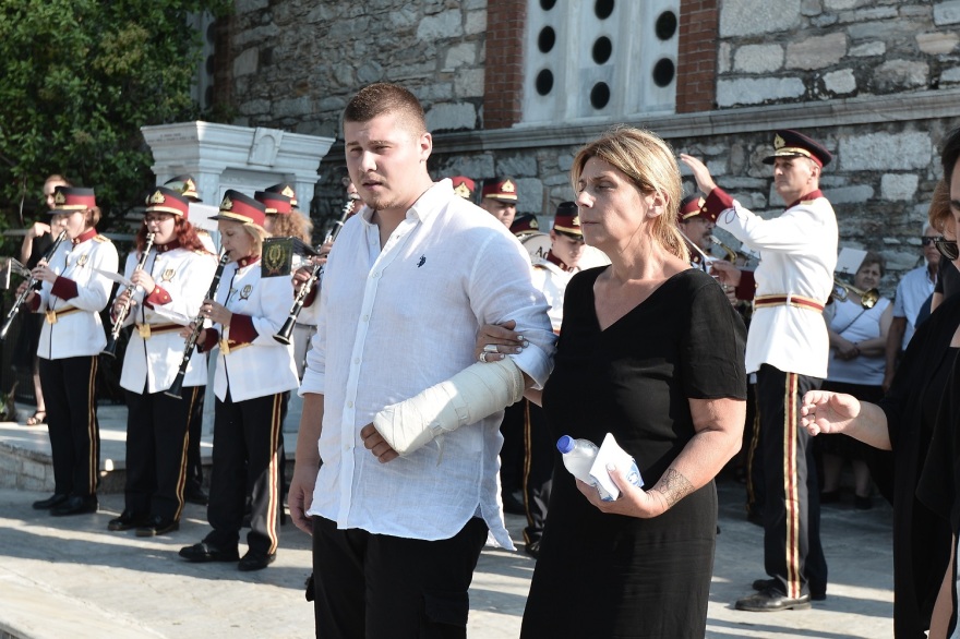 Είπαν το τελευταίο αντίο στον «ήρωα» ψαρά Κώστα Αρβανίτη