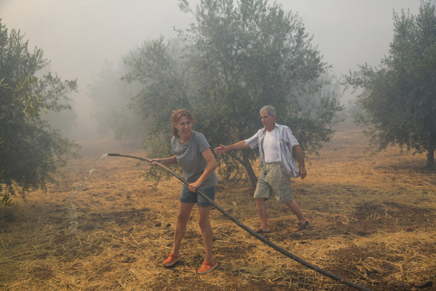 Φωτιά στην Εύβοια: Εικόνες αγωνίας και απόγνωσης από τον πύρινο εφιάλτη