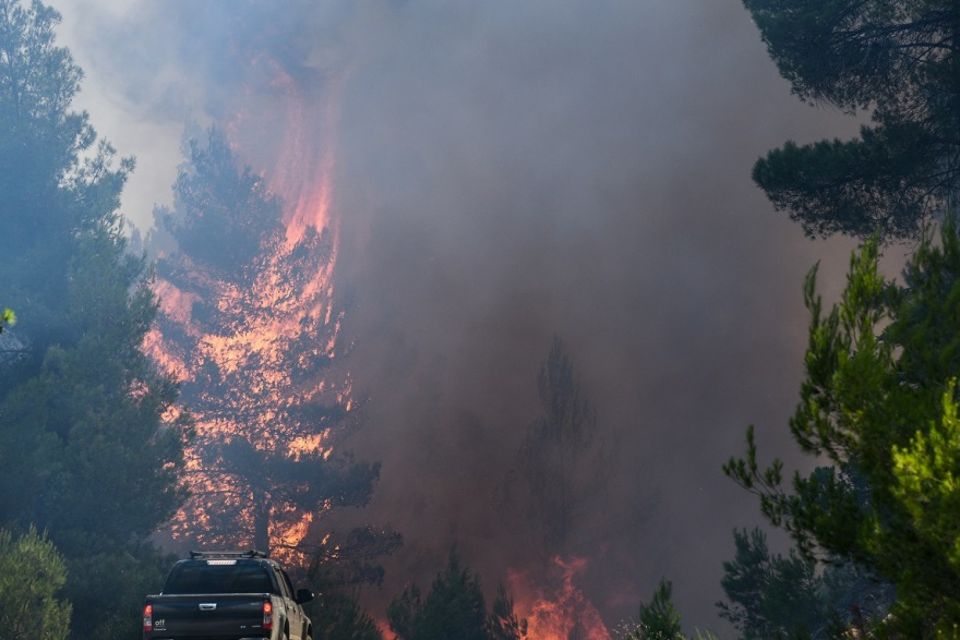Εκτός ελέγχου η φωτιά στην Εύβοια - Εκκενώθηκαν τέσσερα χωριά