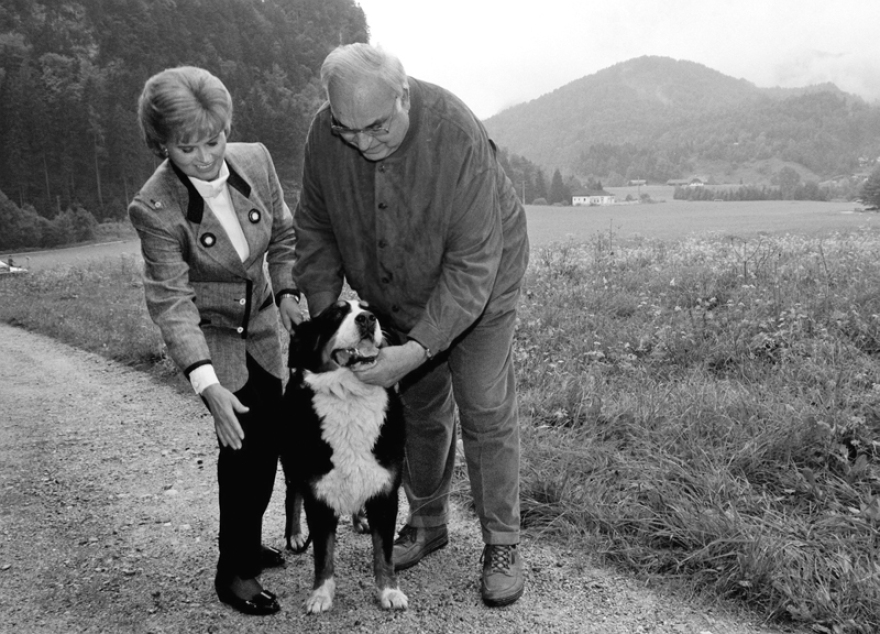 Πώς η Μέρκελ «σκότωσε» τη γυναίκα του μέντορά της Χέλμουτ Κολ
