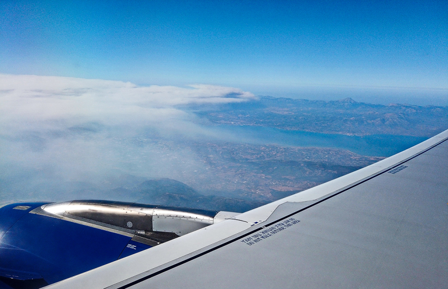 Φωτογραφιές: Ο καπνός στην Εύβοια μέσα από την καμπίνα αεροπλάνου