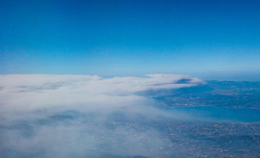 Φωτογραφιές: Ο καπνός στην Εύβοια μέσα από την καμπίνα αεροπλάνου