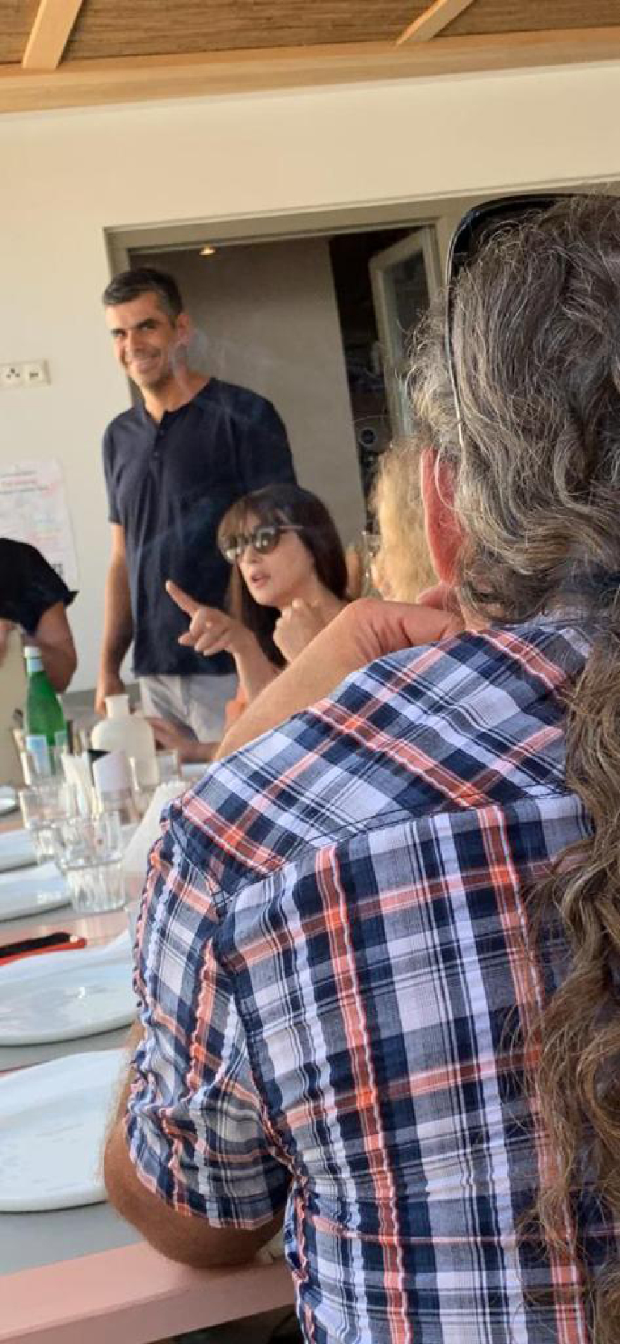 Η Μόνικα Μπελούτσι στην Πάρο για θαλασσινά