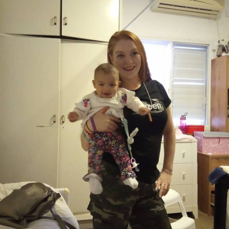 Βίντεο: Η στιγμή που η πρόνοια παίρνει το παιδί ηθοποιού του Game of Thrones